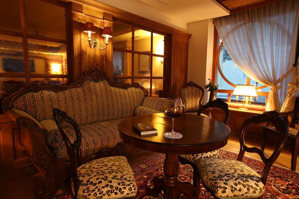 Alpen Suite Hotel มาดอนนาดีกัมปิโญ ร้านอาหาร รูปภาพ