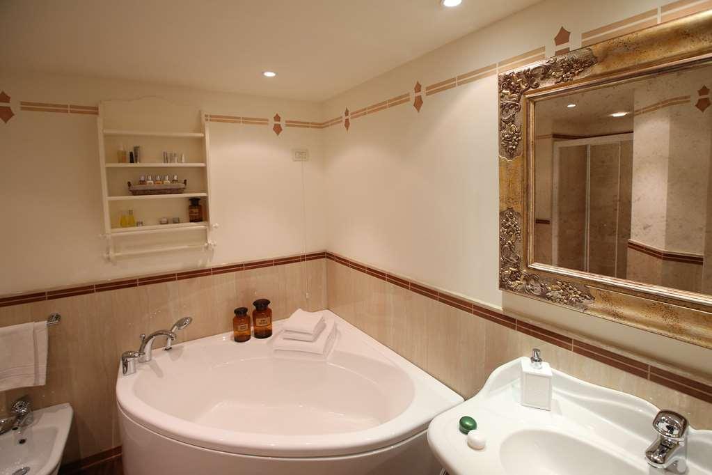 Alpen Suite Hotel มาดอนนาดีกัมปิโญ ห้อง รูปภาพ
