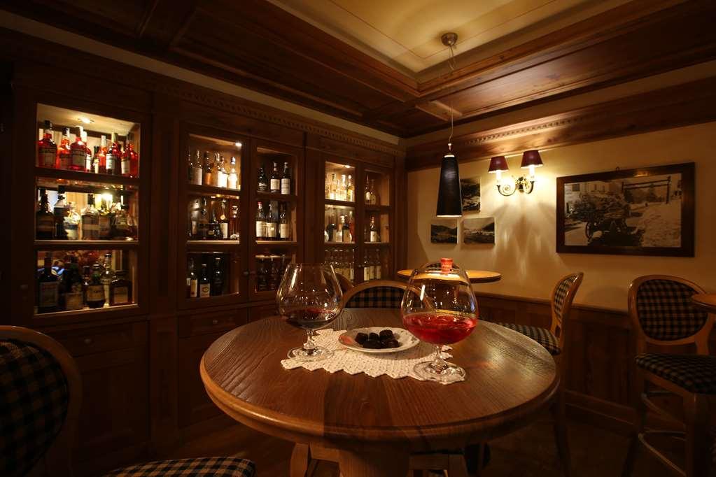 Alpen Suite Hotel มาดอนนาดีกัมปิโญ ร้านอาหาร รูปภาพ
