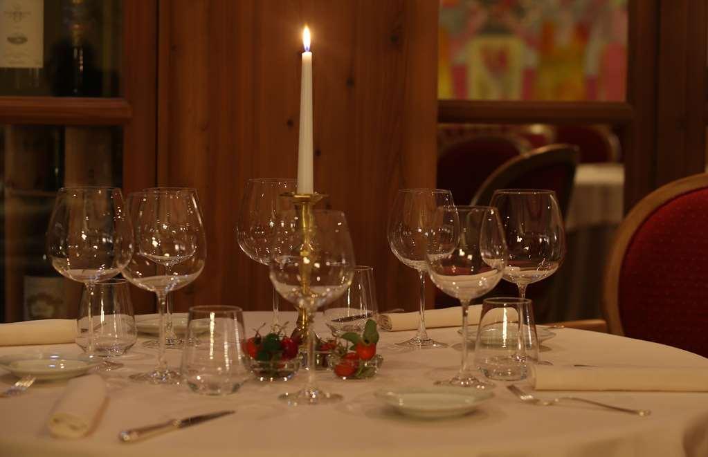 Alpen Suite Hotel มาดอนนาดีกัมปิโญ ร้านอาหาร รูปภาพ