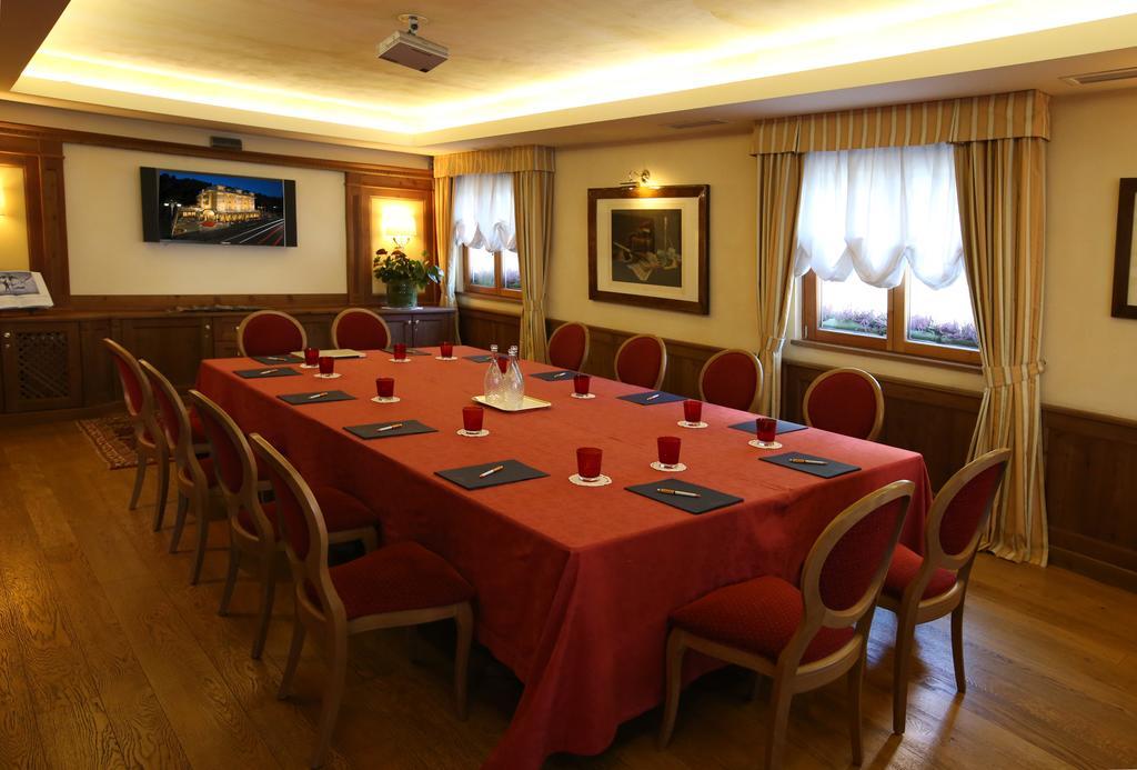 Alpen Suite Hotel มาดอนนาดีกัมปิโญ ภายนอก รูปภาพ