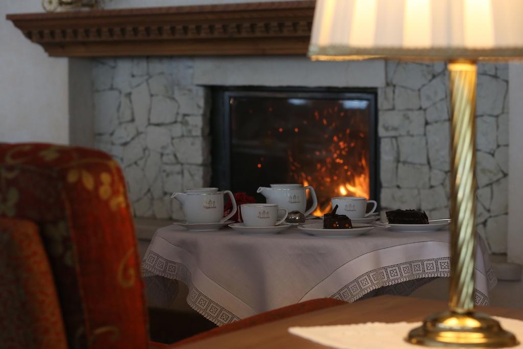 Alpen Suite Hotel มาดอนนาดีกัมปิโญ ภายนอก รูปภาพ