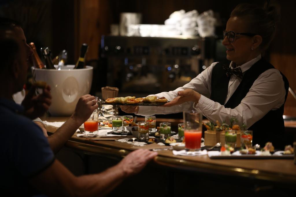 Alpen Suite Hotel มาดอนนาดีกัมปิโญ ภายนอก รูปภาพ