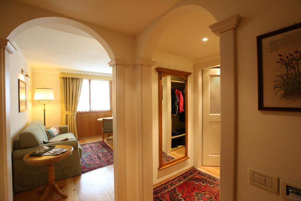 Alpen Suite Hotel มาดอนนาดีกัมปิโญ ภายนอก รูปภาพ