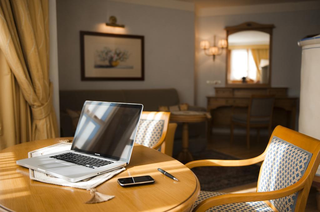 Alpen Suite Hotel มาดอนนาดีกัมปิโญ ภายนอก รูปภาพ