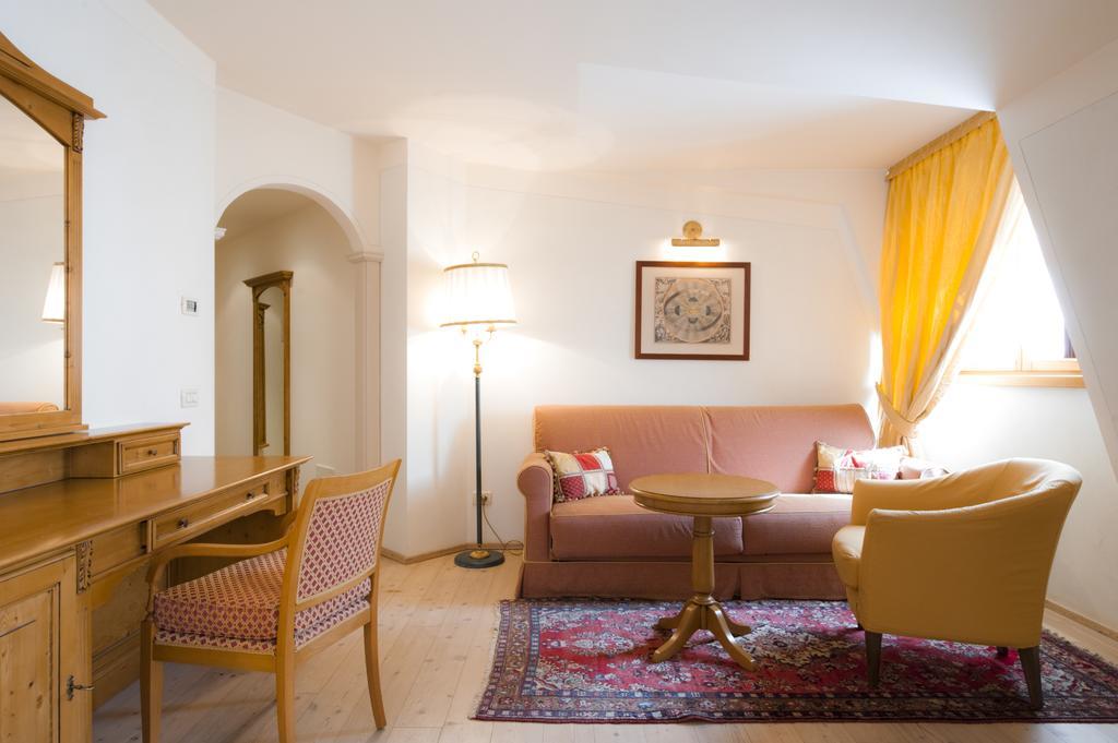 Alpen Suite Hotel มาดอนนาดีกัมปิโญ ภายนอก รูปภาพ