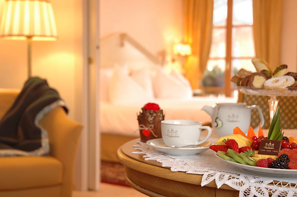 Alpen Suite Hotel มาดอนนาดีกัมปิโญ ภายนอก รูปภาพ