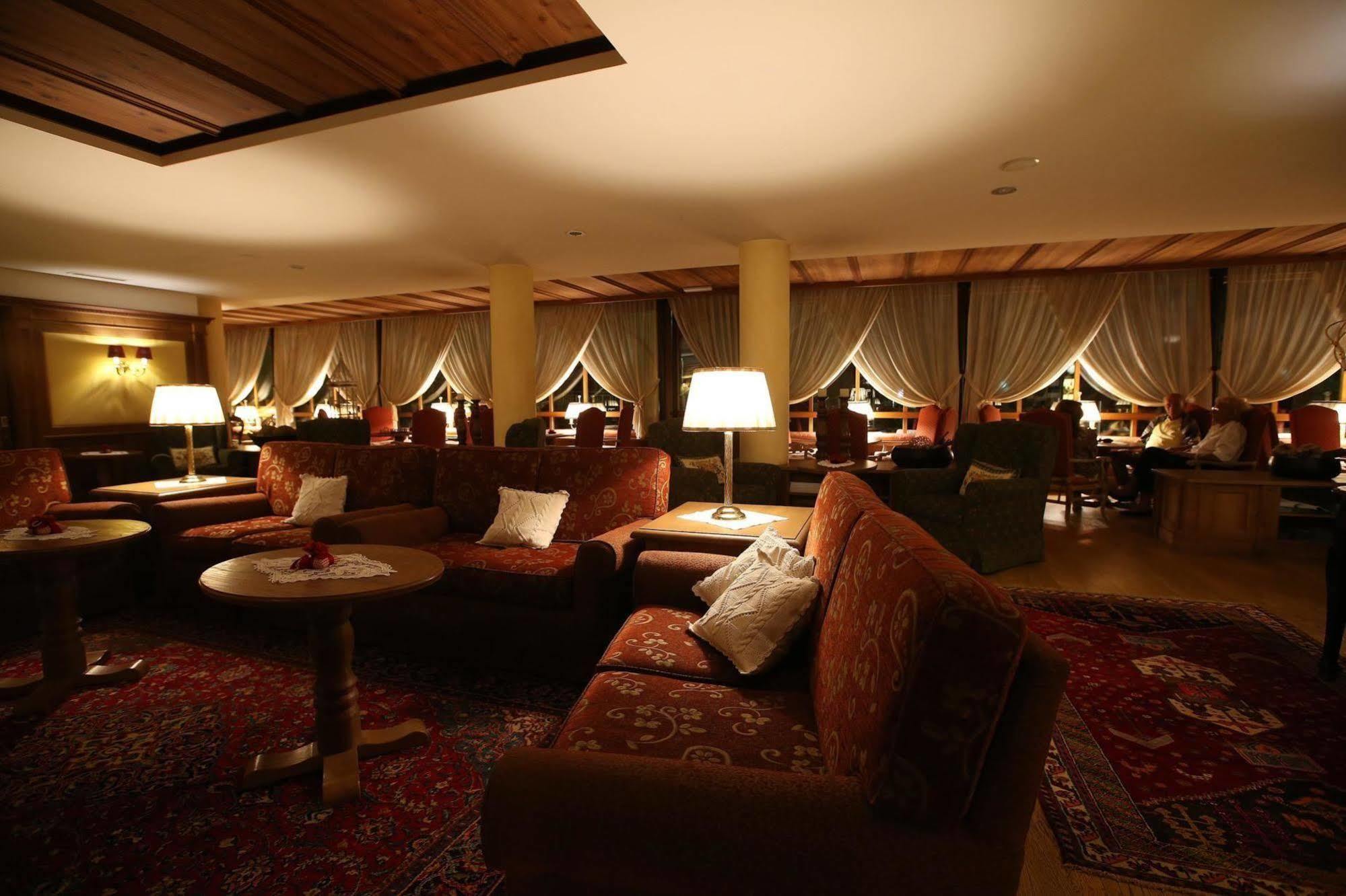 Alpen Suite Hotel มาดอนนาดีกัมปิโญ ภายนอก รูปภาพ