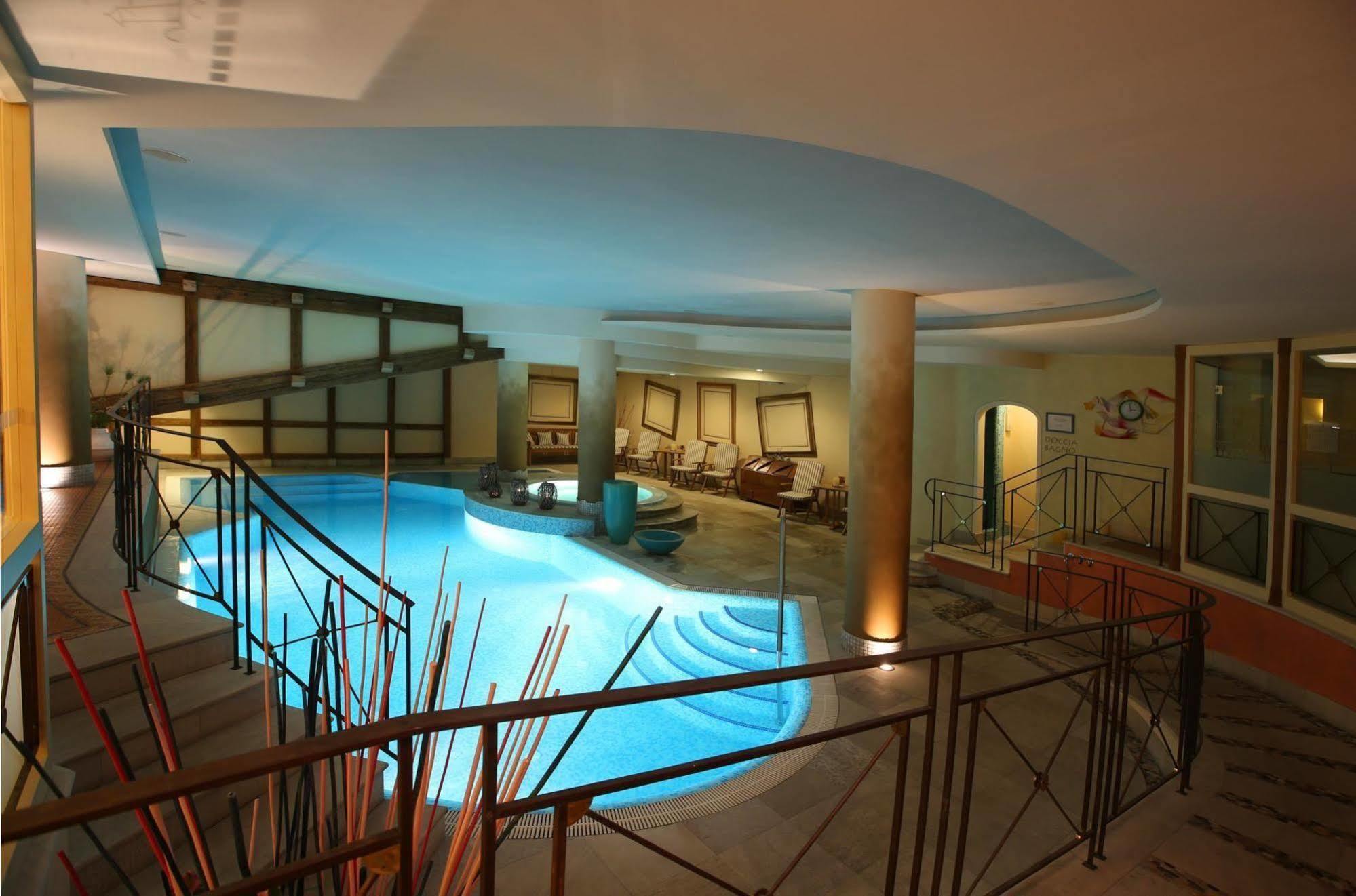 Alpen Suite Hotel มาดอนนาดีกัมปิโญ ภายนอก รูปภาพ