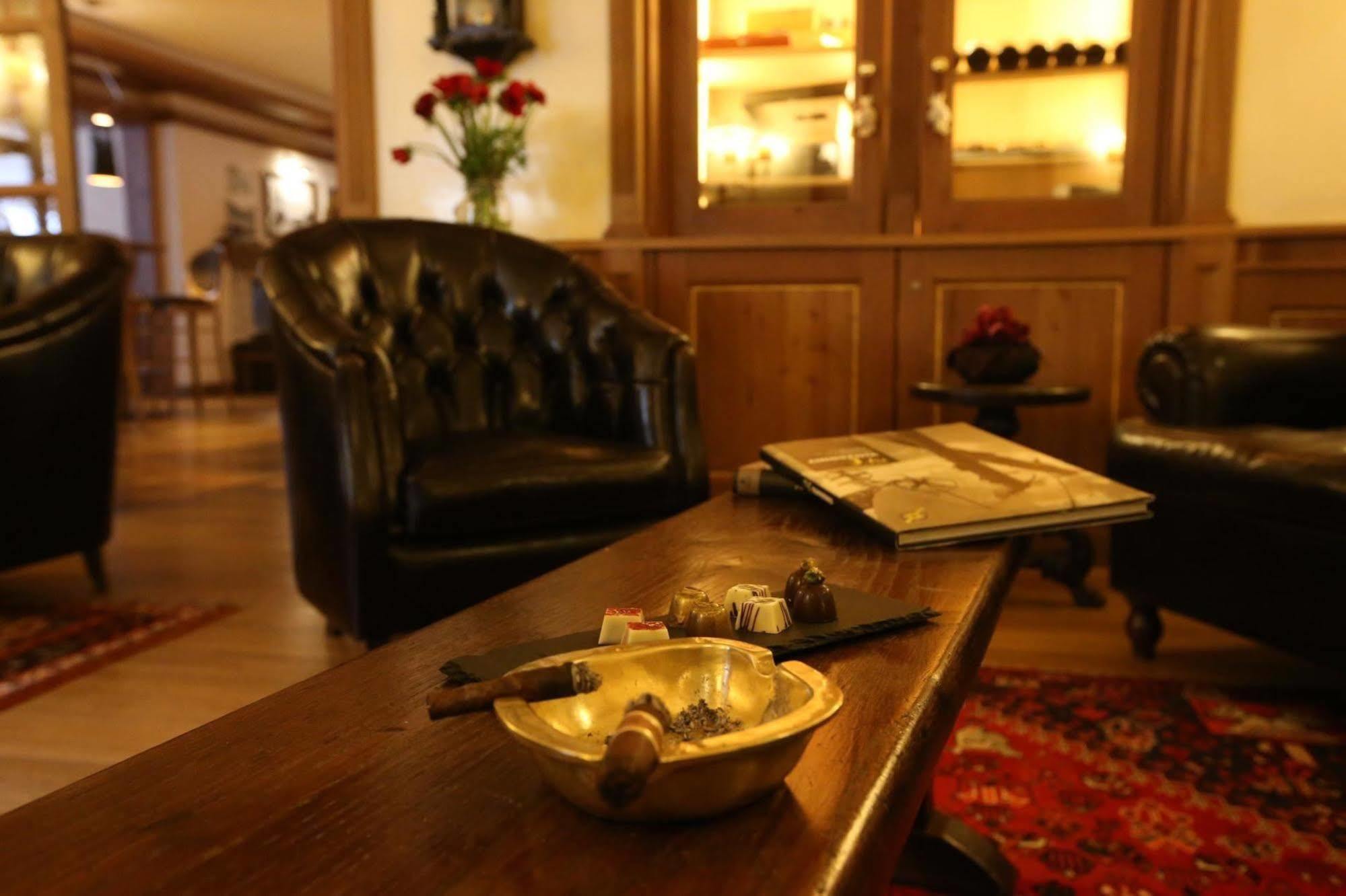Alpen Suite Hotel มาดอนนาดีกัมปิโญ ภายนอก รูปภาพ