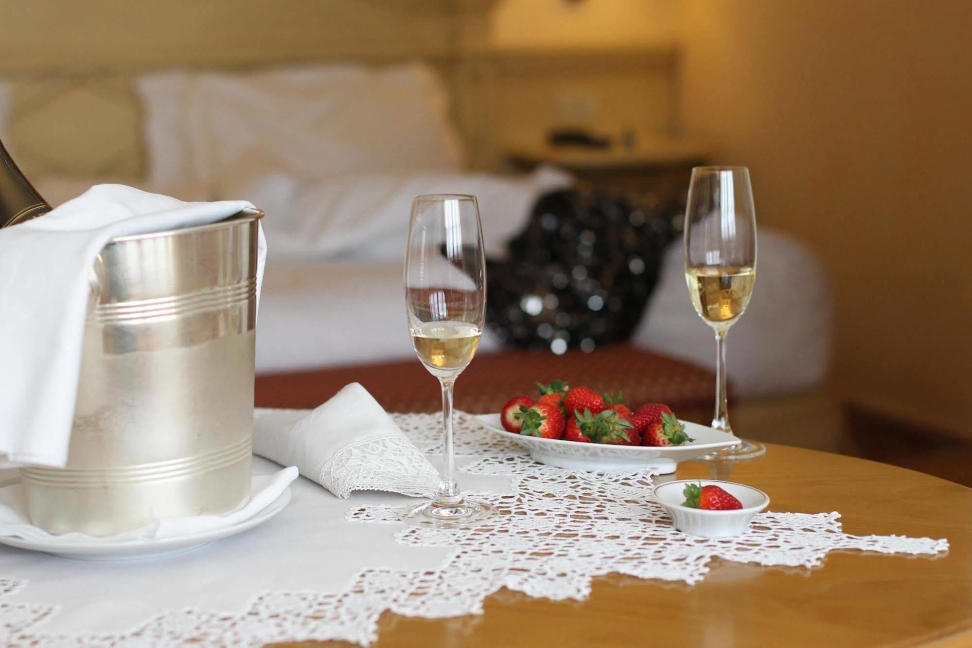 Alpen Suite Hotel มาดอนนาดีกัมปิโญ ภายนอก รูปภาพ