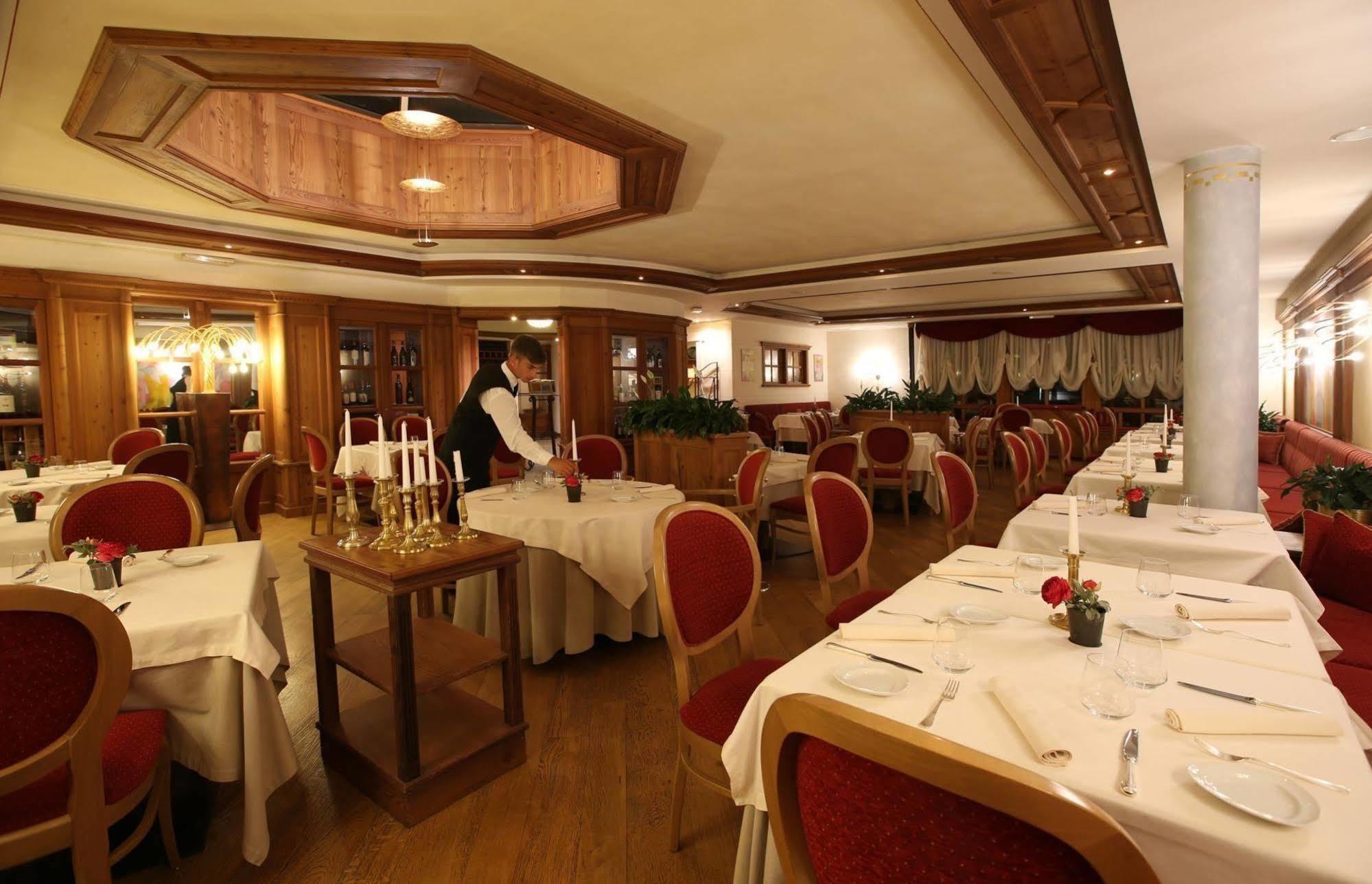 Alpen Suite Hotel มาดอนนาดีกัมปิโญ ภายนอก รูปภาพ